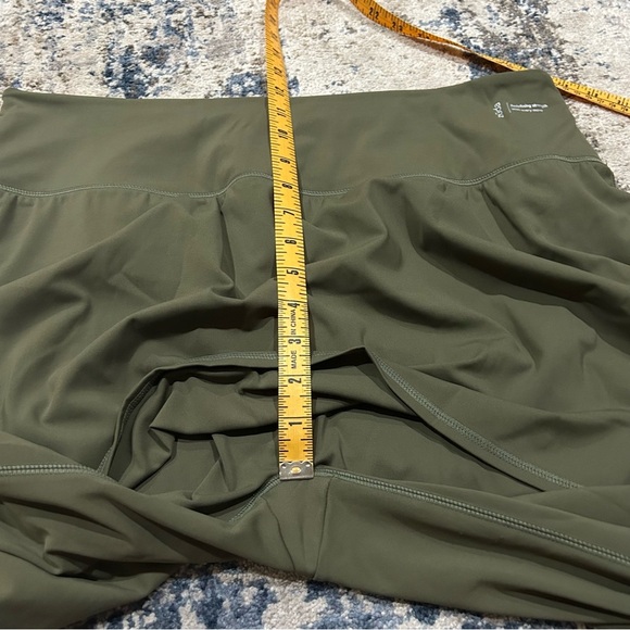 Zuda Green Athletic 2 in 1 Capris Size XL - Picture 9 of 10